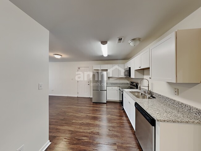 Building Photo - 4042 Maple Shore Dr