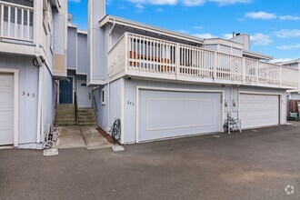 Building Photo - Amazing Condo in Quiet Benicia!