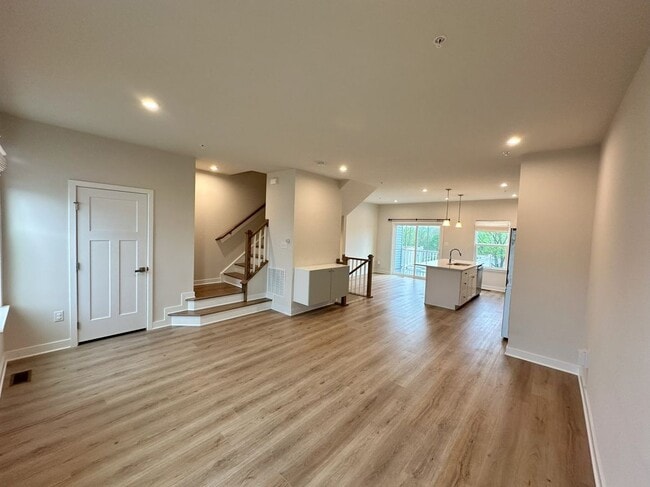 Building Photo - 463 Paperbark Sq