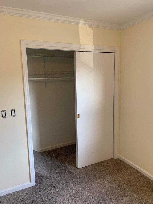 Building Photo - 82 Yorktown Dr