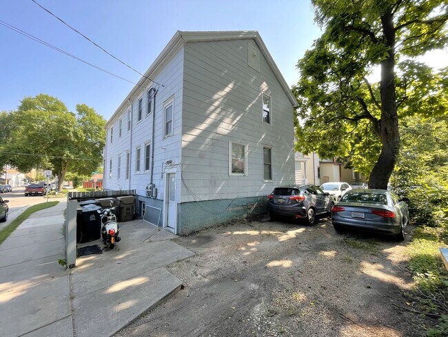 Building Photo - 1129-1131 Bowen Ct