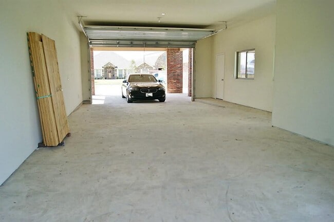 Building Photo - 2109 Bisbee Rd