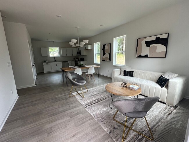 Building Photo - 3 Bedroom 2 Bathroom 2025 model house for rent