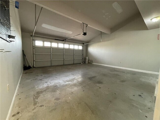 Building Photo - 3492 Point View Cir