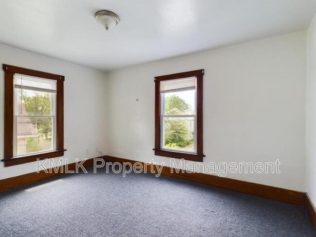 Building Photo - 695 Kling St