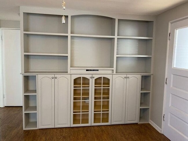 Building Photo - Beautifully rehabbed property