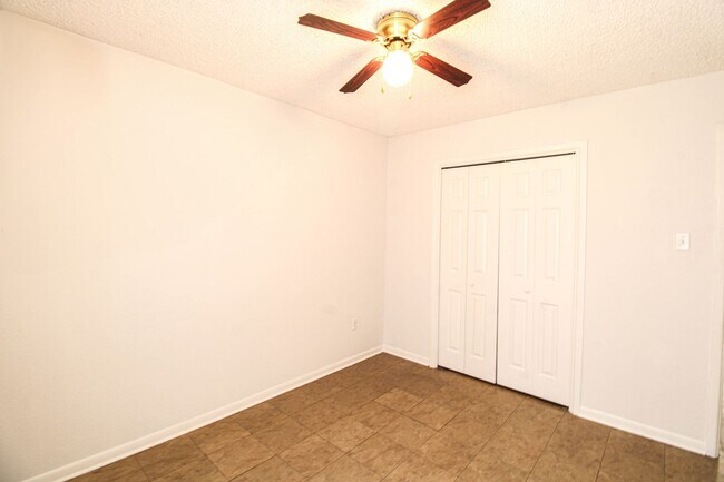 Building Photo - 2729 Christian Dr