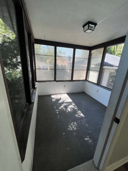 Building Photo - 261 Navigation St