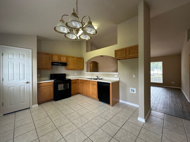 Building Photo - Beautiful Move In Ready 3 Bed 2 Bath for R...