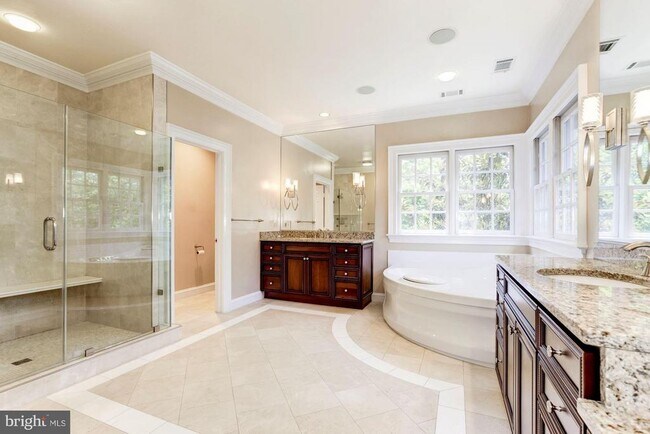 Building Photo - 9909 Avenel Farm Dr