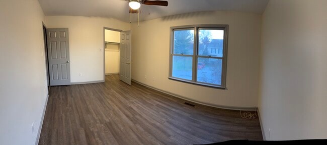 Building Photo - 1002 N Glen Dr