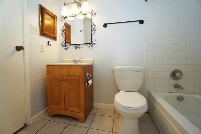 Building Photo - 6602 Harbor Town Dr