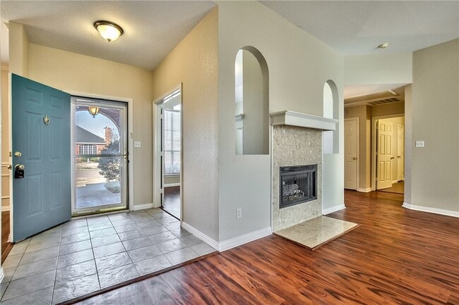 Building Photo - 4424 Maple Shade Ave