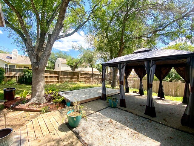 Building Photo - Modern Design 3 Bedroom 2 Bath