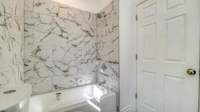 Building Photo - 2637 Arctic Ave