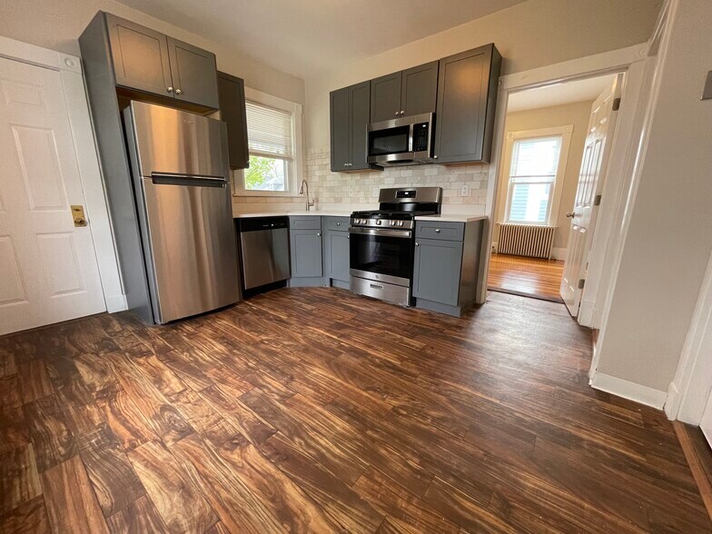 Primary Photo - 27 Dix St