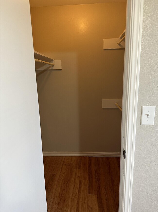 Building Photo - 403 E F St