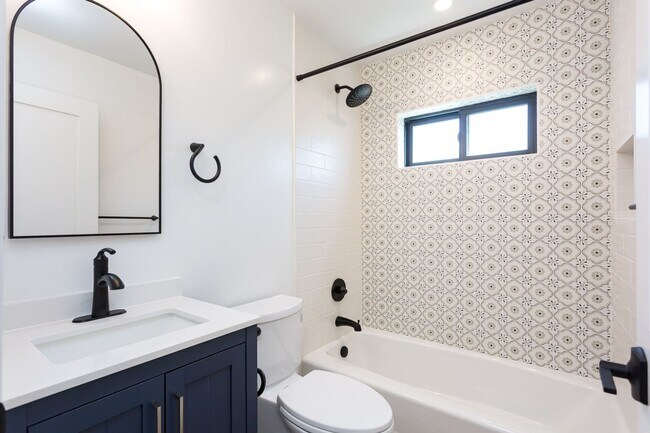 Building Photo - 2610-2612 Juan Street