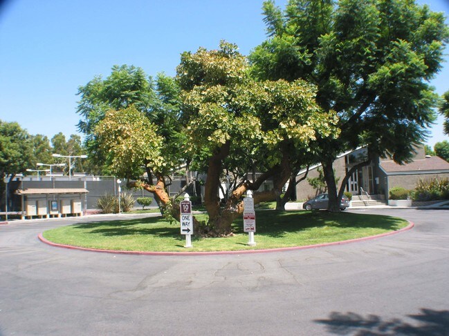 Building Photo - 2849 S Fairview St