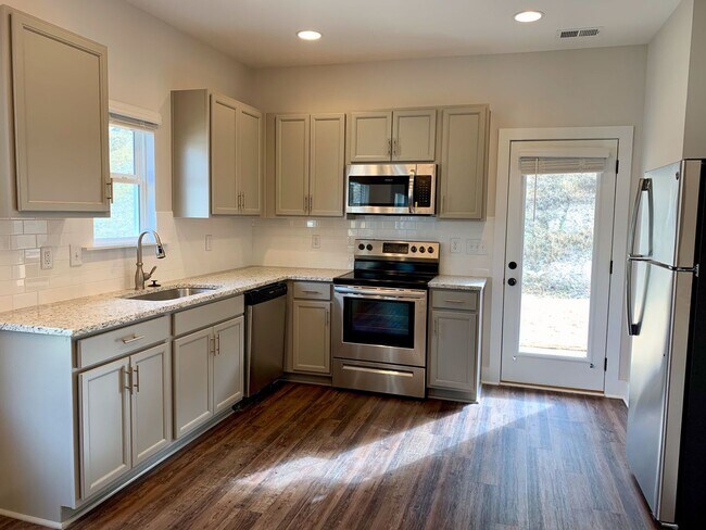 Building Photo - One level home with GARAGE and FENCED BACKYARD!