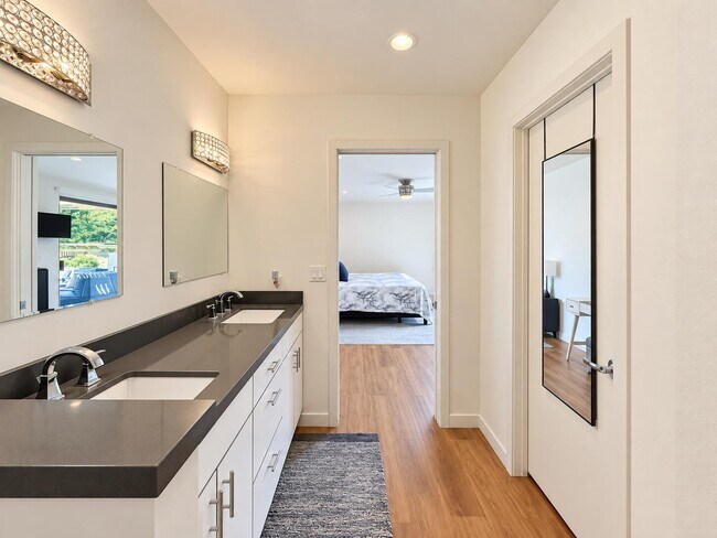 Building Photo - 72477 Rolling Knoll Dr