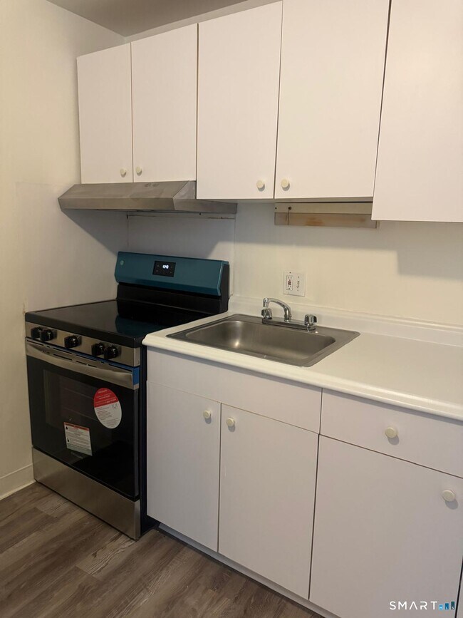 Building Photo - 832 Atlantic St