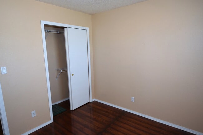 Building Photo - Great 2 Story, 4 bedroom Home.