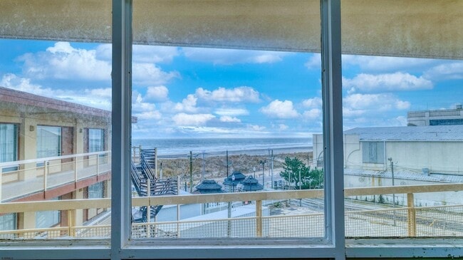 Building Photo - 108 S Montpelier Ave