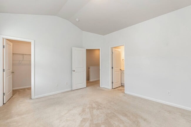 Building Photo - Three Bedroom Home!
