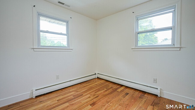 Building Photo - 870 Woodtick Rd