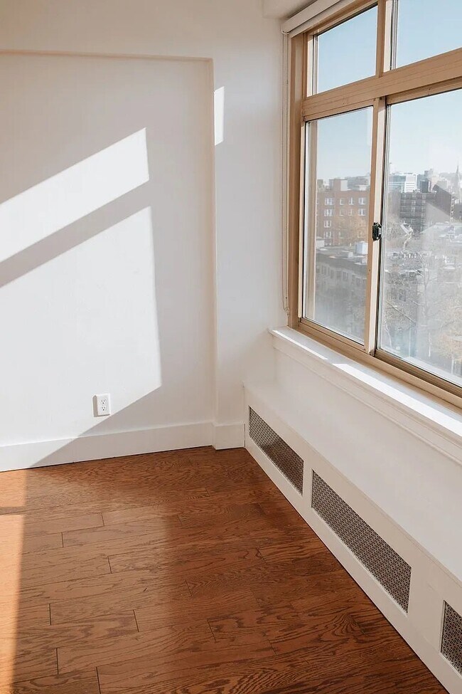 Building Photo - 1440 Beacon St