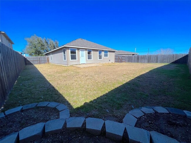 Building Photo - 102 Wren Cove