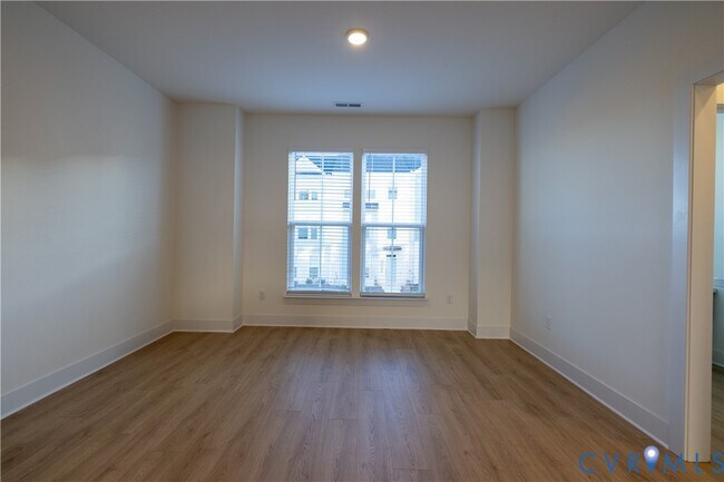 Building Photo - 15309 Sunray Aly