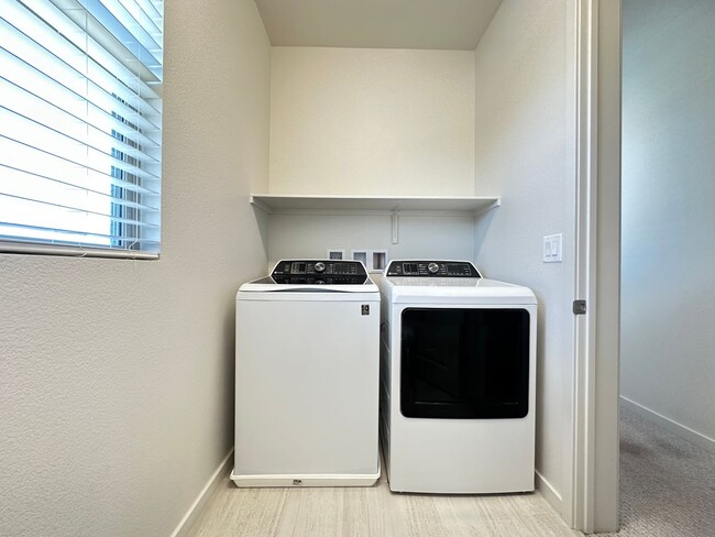 Building Photo - Summerlin West