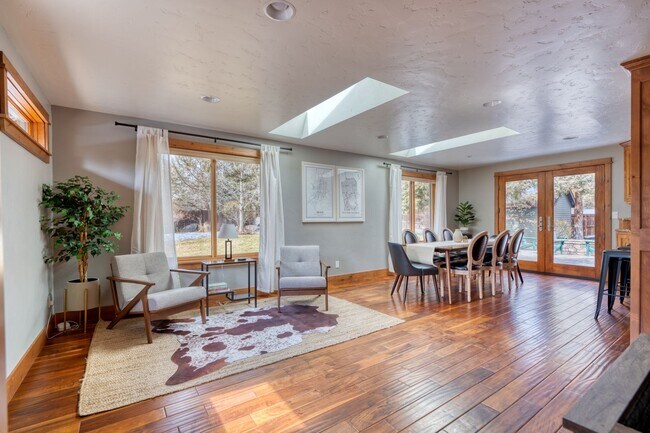 Building Photo - 61497 SE Orion Dr
