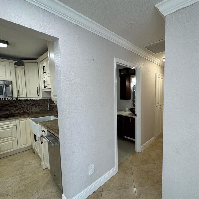 Building Photo - 4261 SW 22nd St