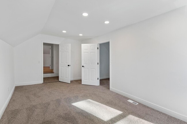 Building Photo - 89 Maple St