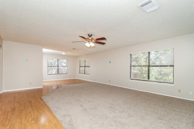 Building Photo - 6854 Park Haven