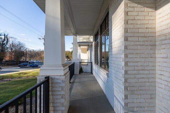 Building Photo - Mid-term Rental @ The Emory at North Elm