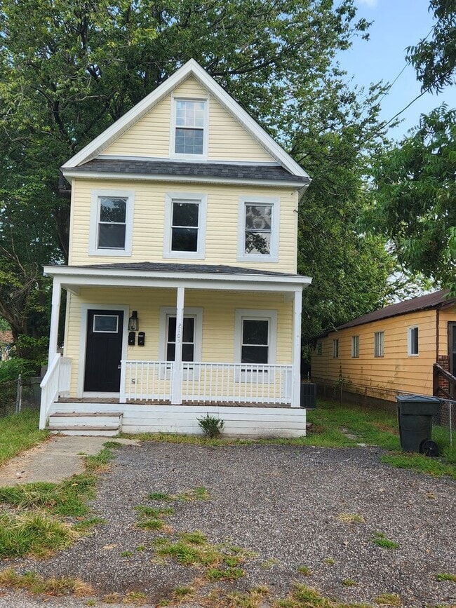 Building Photo - HAMPTON DUPLEX FOR RENT!
