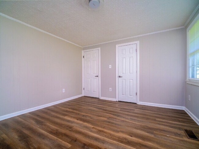 Building Photo - "Charming 3-Bedroom Retreat in Kings Mountain - Cozy 1050 sqft Home!"