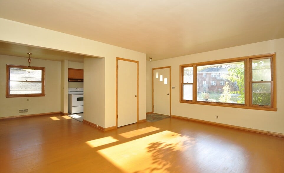 Building Photo - 3036 S Delaware Ave