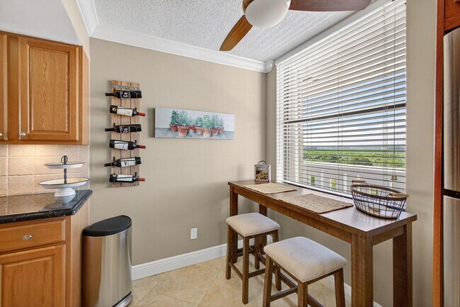 Building Photo - 5055 N Hwy A1A