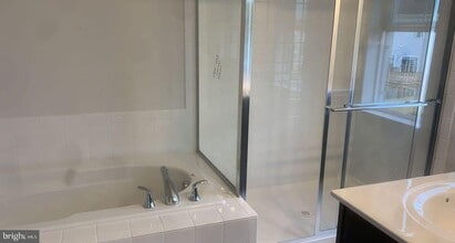 Building Photo - 235 Crofton Ct