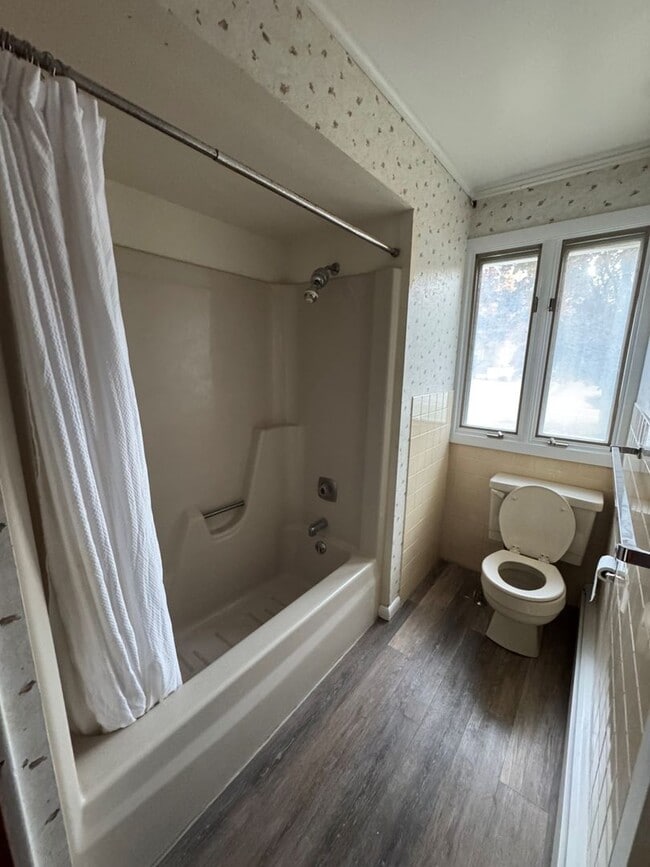 Building Photo - Upgraded 3 Bedroom Home with Garage and Ba...