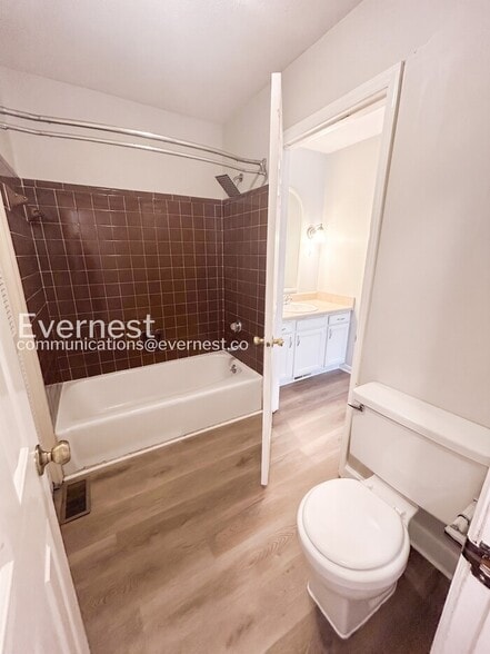 Building Photo - 3208 Pinecrest Dr