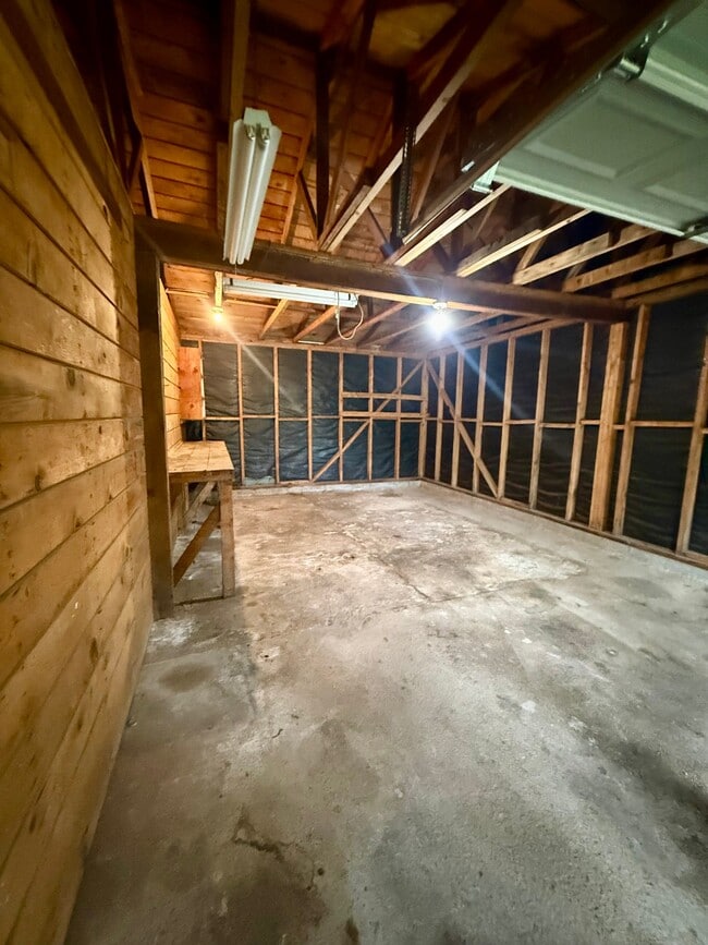 Building Photo - 10886 Pine Hill Dr