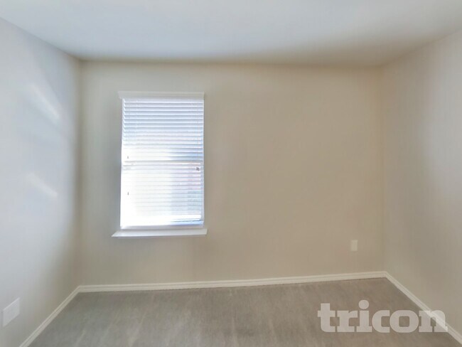 Building Photo - 2060 Brisbon St