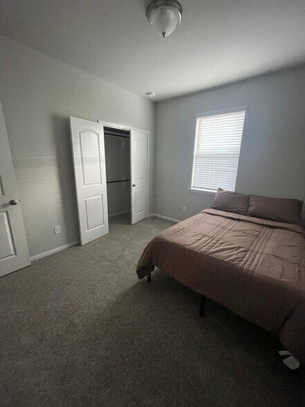 Building Photo - 1807 Oakdale Mist Dr