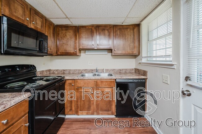 Building Photo - 600 S Broadway Ave